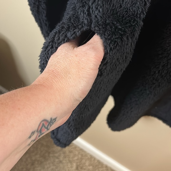 Maurice’s Oversized Teddy Pullover - Picture 6 of 7